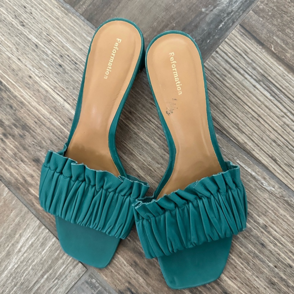 REFORMATION Shereen Ruched Block Heel Mule in color Tidepool size 8.5 - Picture 3 of 5